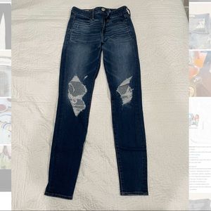 American Eagle high rise jegging - skinny - Size 2 - Rips in knees